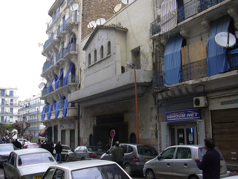 photos/2004 Alger/0307 5 rue Lestienne Rue Eugene Robe Les Varietes.jpg
